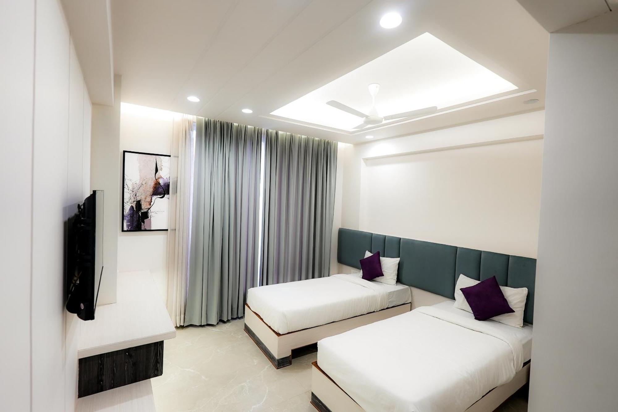 Hotel Elinor By Dazzling Hotels & Resorts Agra  Εξωτερικό φωτογραφία