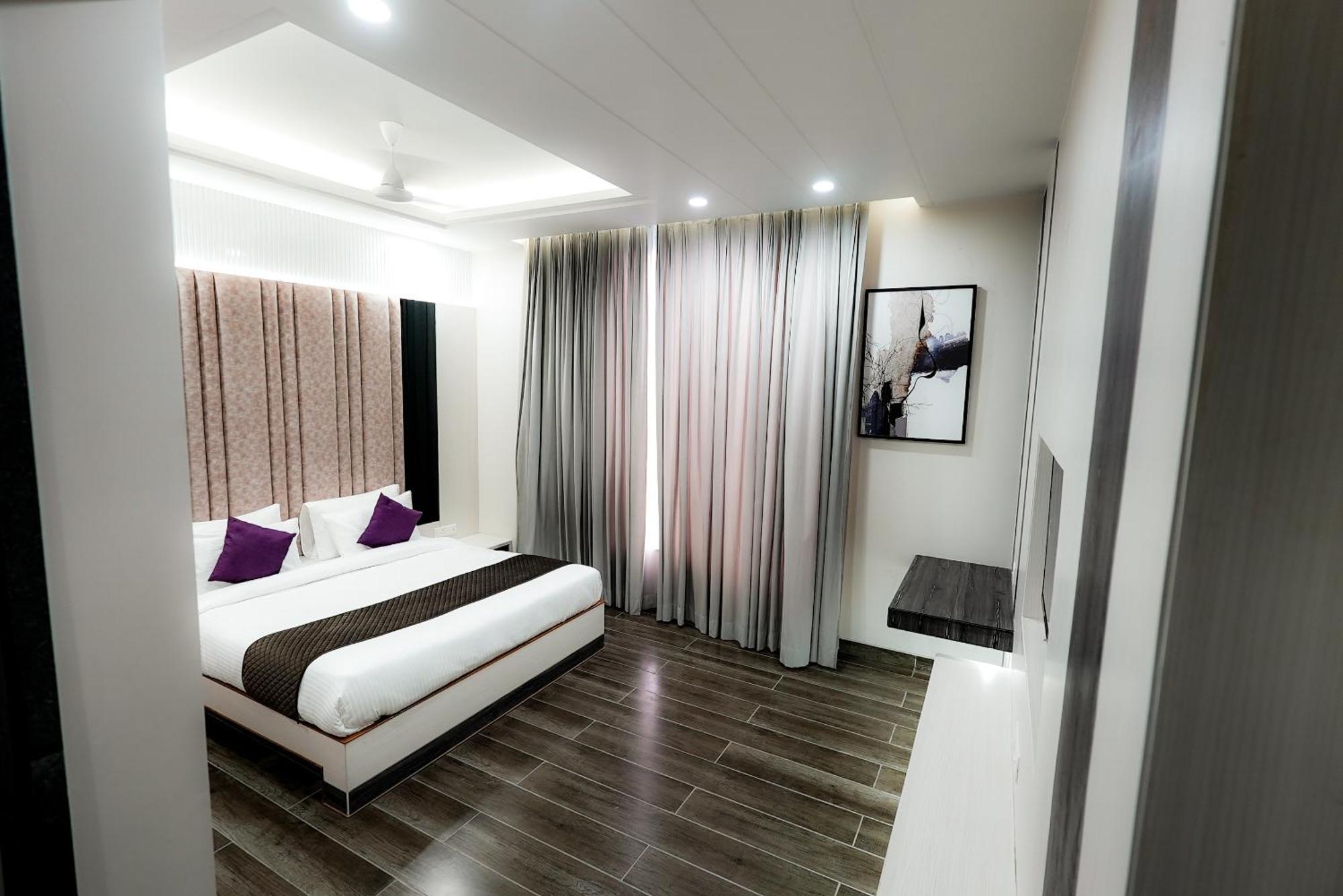 Hotel Elinor By Dazzling Hotels & Resorts Agra  Εξωτερικό φωτογραφία