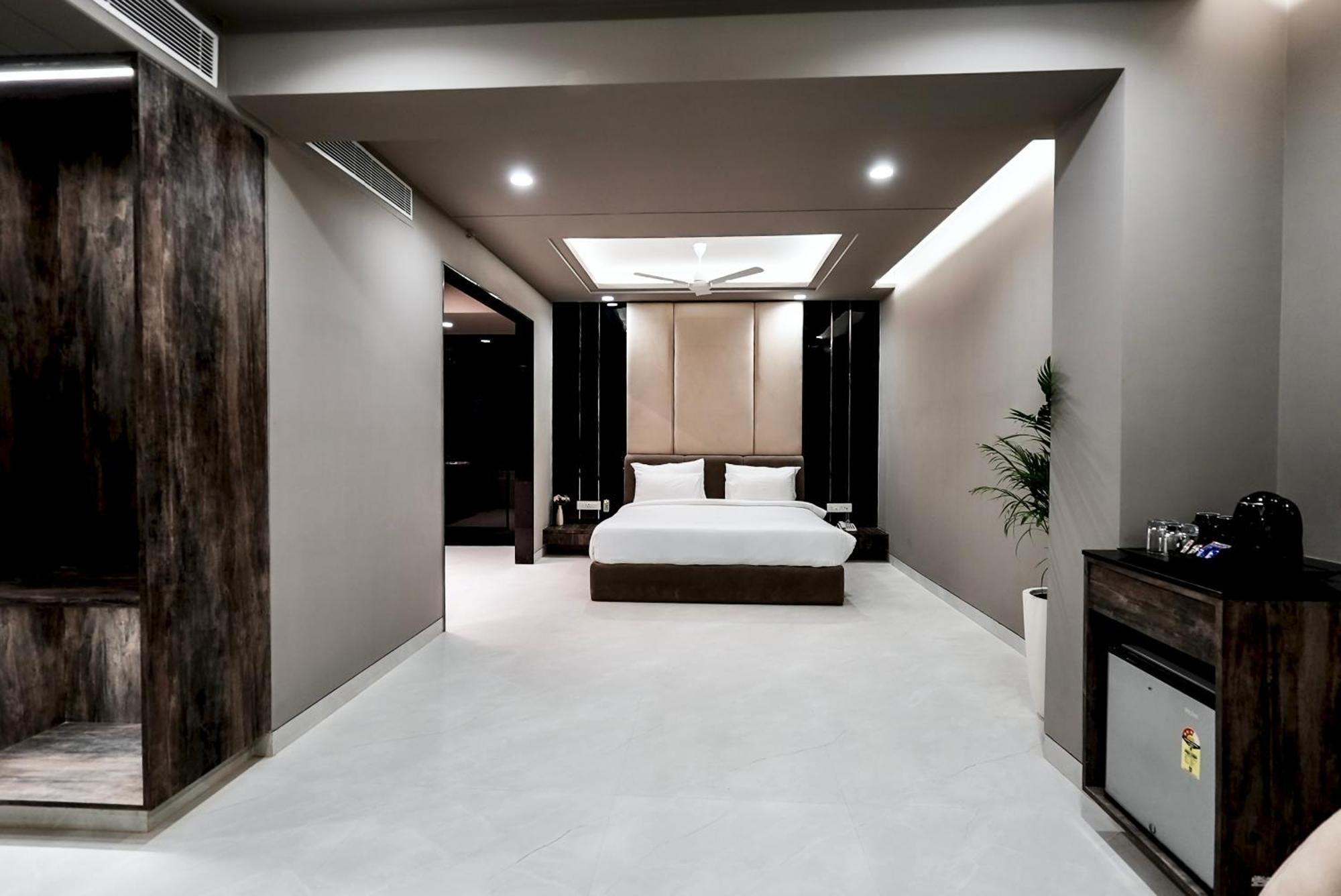Hotel Elinor By Dazzling Hotels & Resorts Agra  Εξωτερικό φωτογραφία
