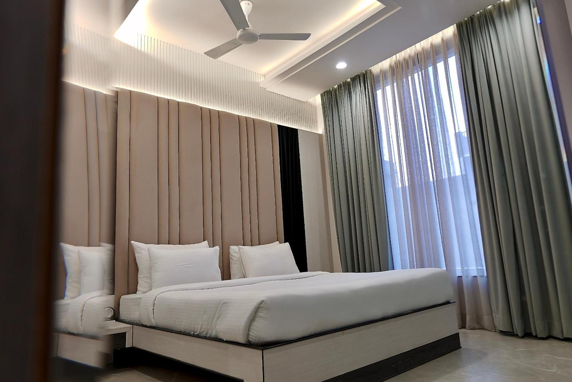 Hotel Elinor By Dazzling Hotels & Resorts Agra  Εξωτερικό φωτογραφία