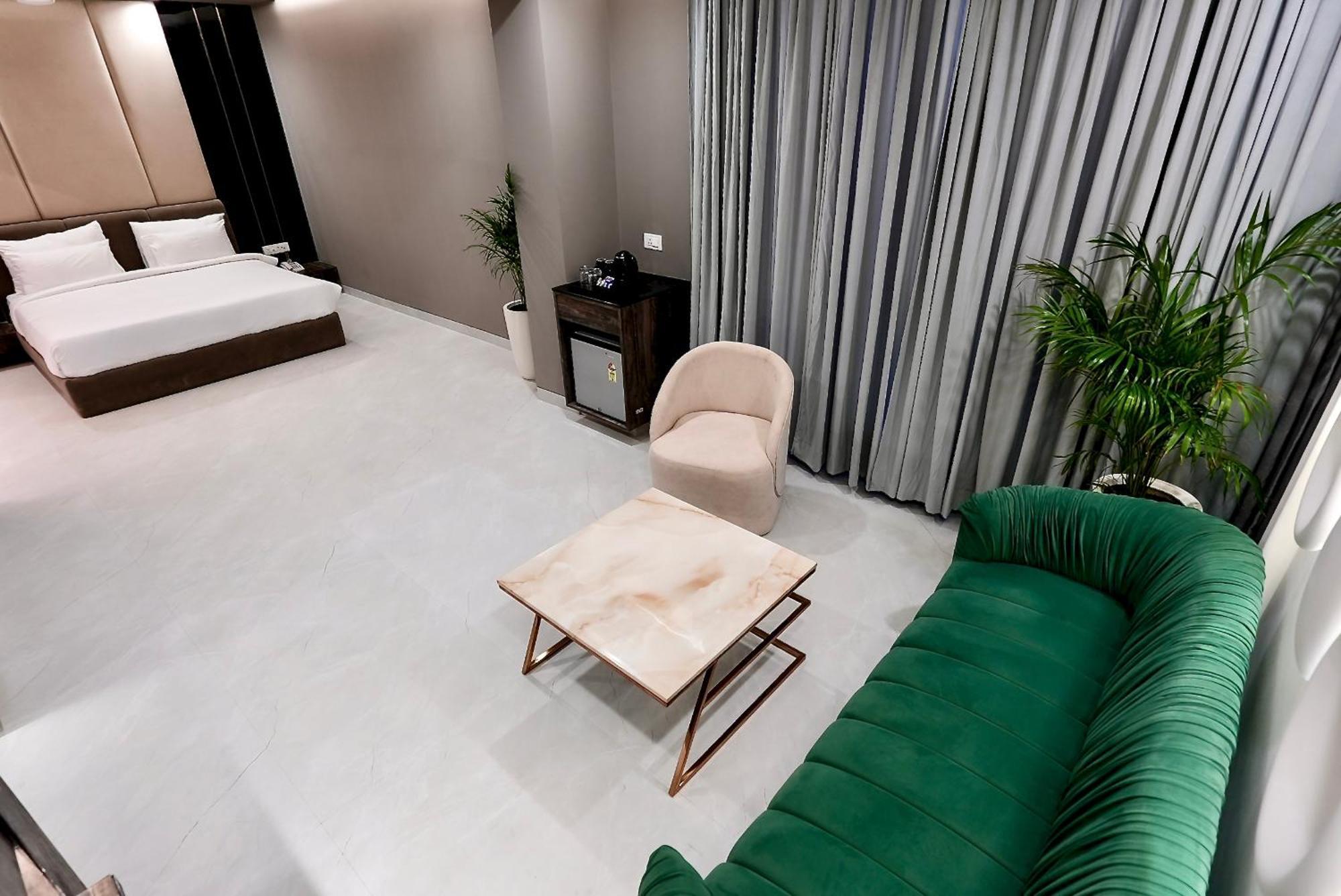Hotel Elinor By Dazzling Hotels & Resorts Agra  Εξωτερικό φωτογραφία
