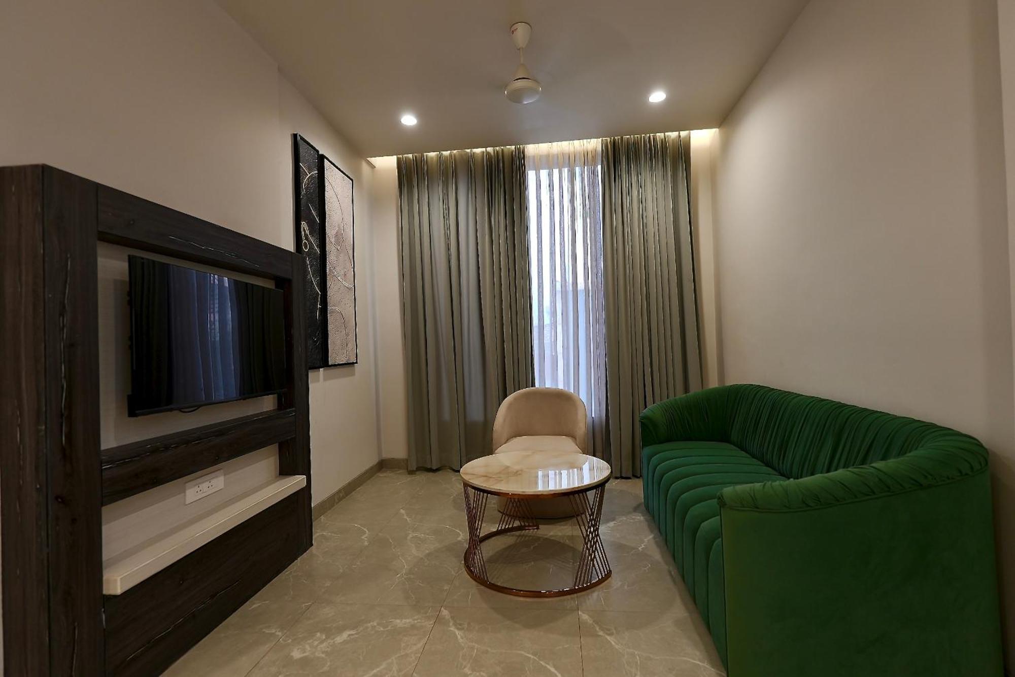 Hotel Elinor By Dazzling Hotels & Resorts Agra  Εξωτερικό φωτογραφία