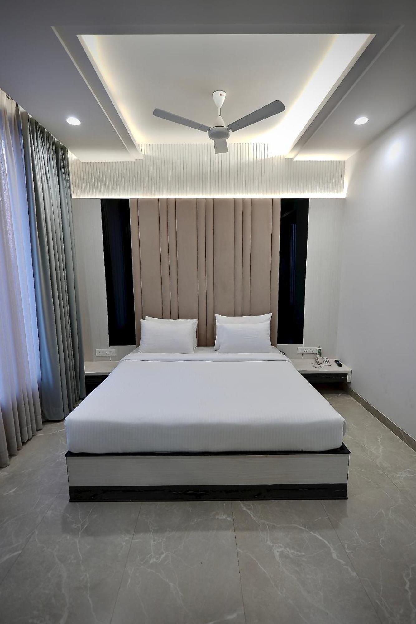 Hotel Elinor By Dazzling Hotels & Resorts Agra  Εξωτερικό φωτογραφία