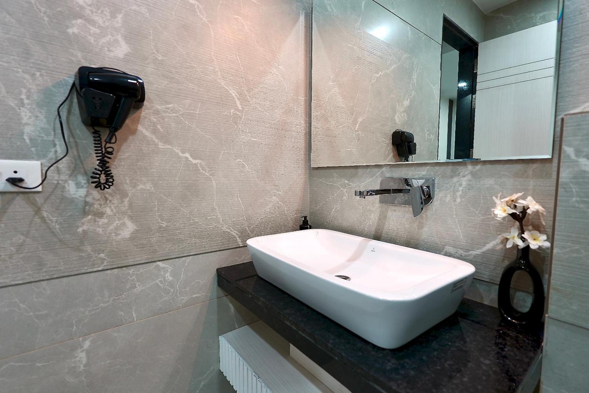 Hotel Elinor By Dazzling Hotels & Resorts Agra  Εξωτερικό φωτογραφία