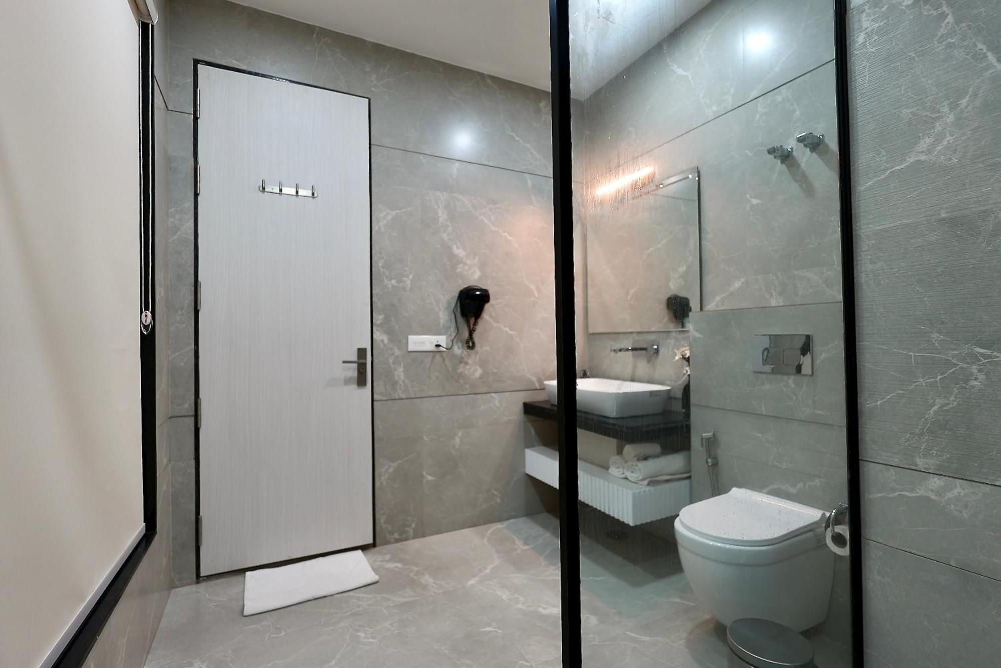 Hotel Elinor By Dazzling Hotels & Resorts Agra  Εξωτερικό φωτογραφία