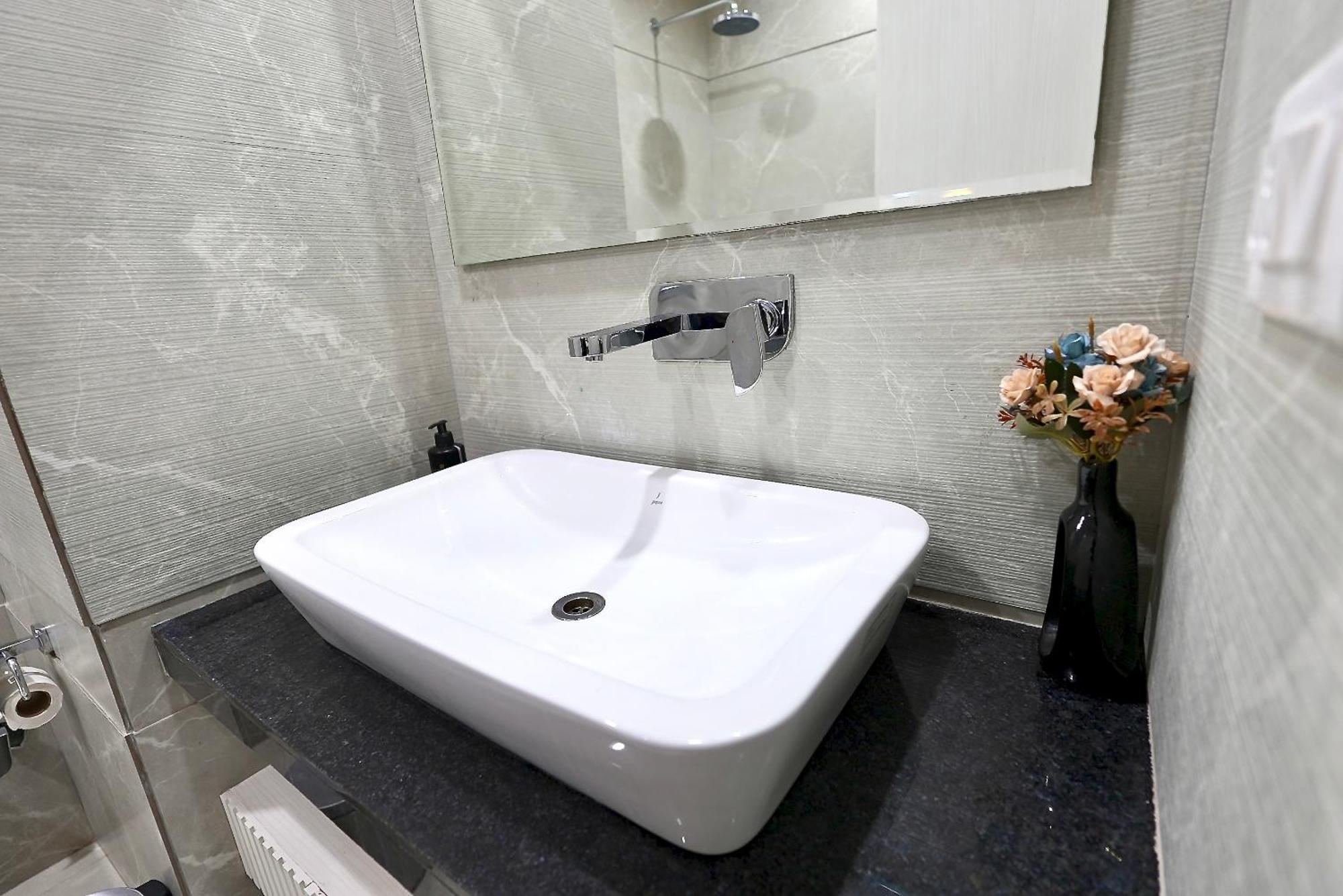 Hotel Elinor By Dazzling Hotels & Resorts Agra  Εξωτερικό φωτογραφία