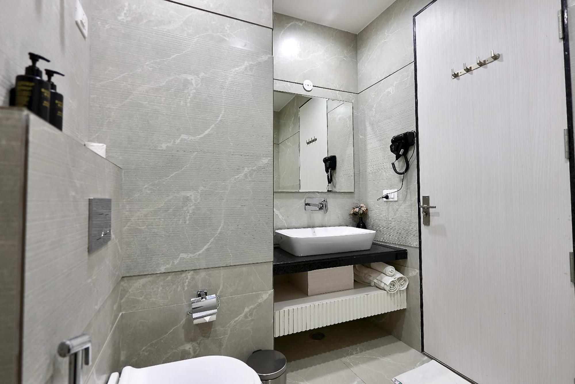 Hotel Elinor By Dazzling Hotels & Resorts Agra  Εξωτερικό φωτογραφία